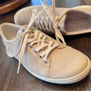 Women’s Ecco cream golf shoes. 7 1/2. Like new